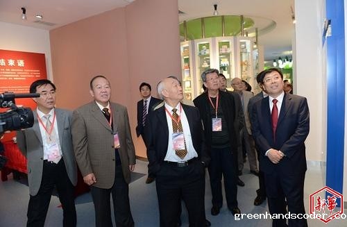 与会领导专家学者参观米兰app体育官方入口展览馆